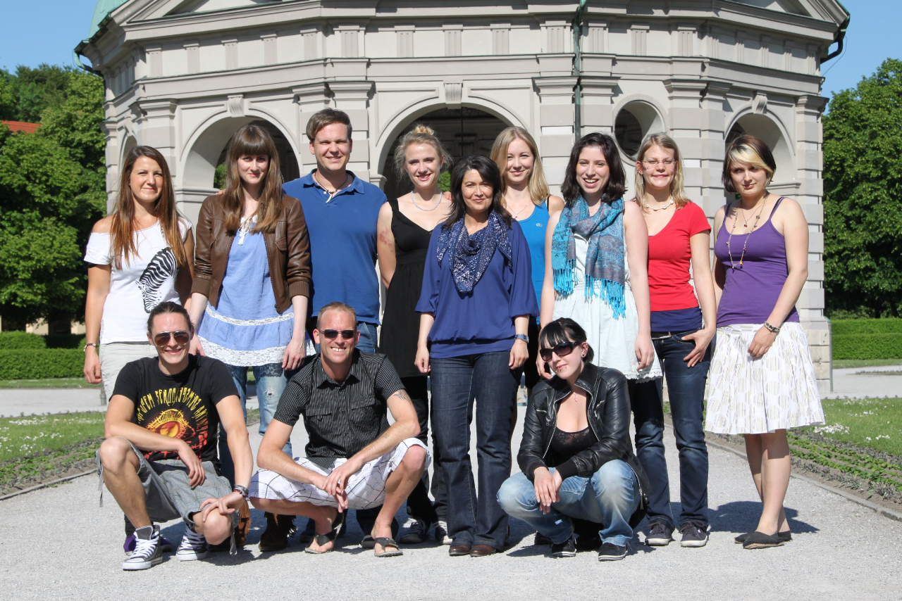 Gruppenfoto-der-mindzone-muenchen-peers-2011-im-munchner-hofgarten